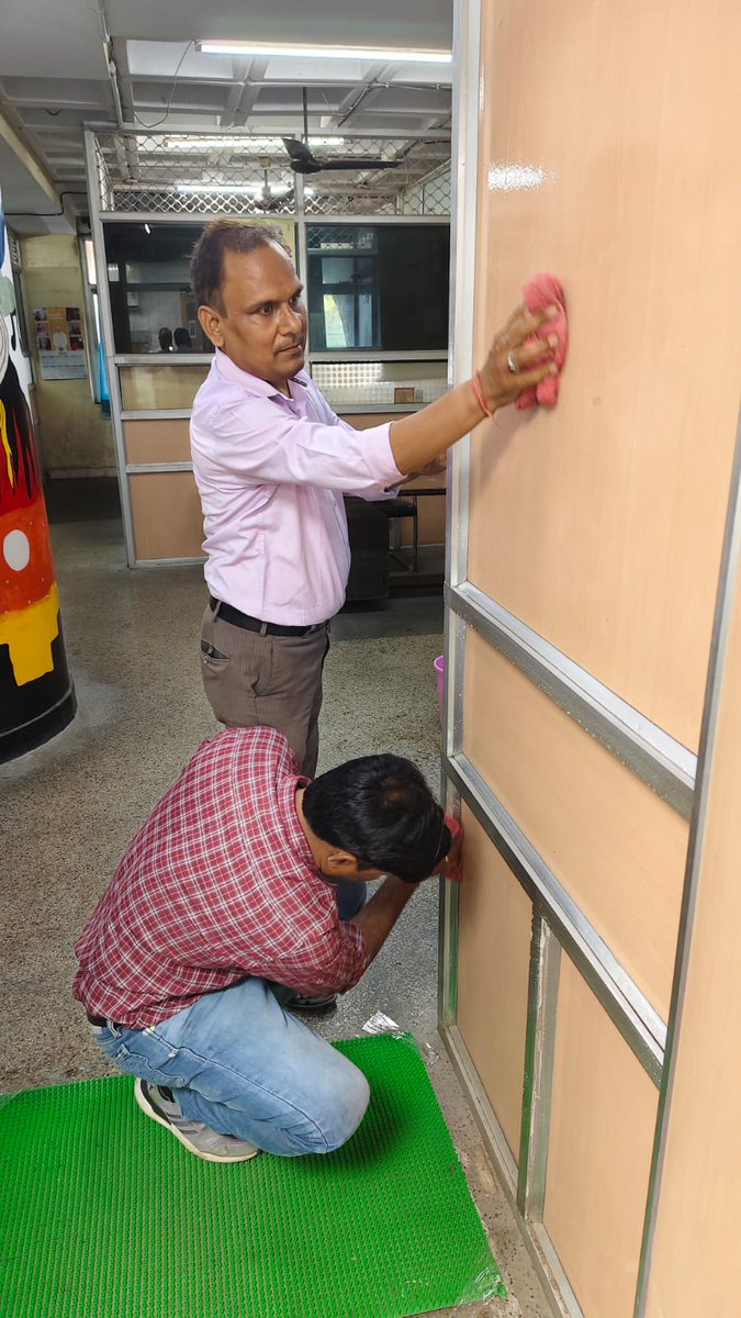 CBCLucknow's tweet image. स्वच्छता ही सेवा स्पेशल कैंपेन 4.0 के तहत केंद्रीय संचार ब्यूरो, लखनऊ के द्वारा एक पेड़ मां के नाम अभियान में वृक्षारोपण, कार्यालय में स्वच्छता अभियान और पुराने अनुपयोगी रिकॉर्ड का नियमानुसार निस्तारण। कुछ दृश्य👇🏻