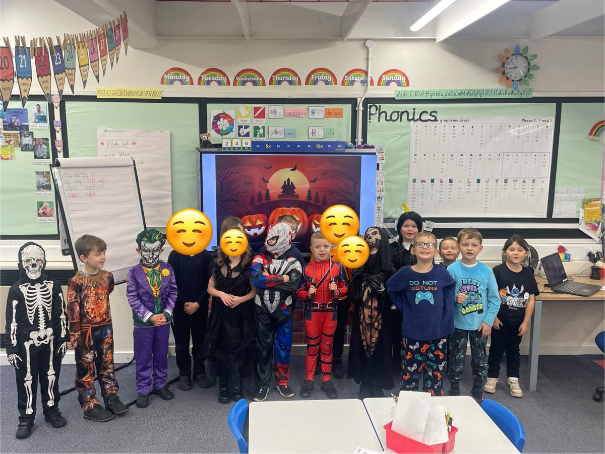 Happy Halloween from 2EM🪄💀👻🎃🧙🏻‍♀️