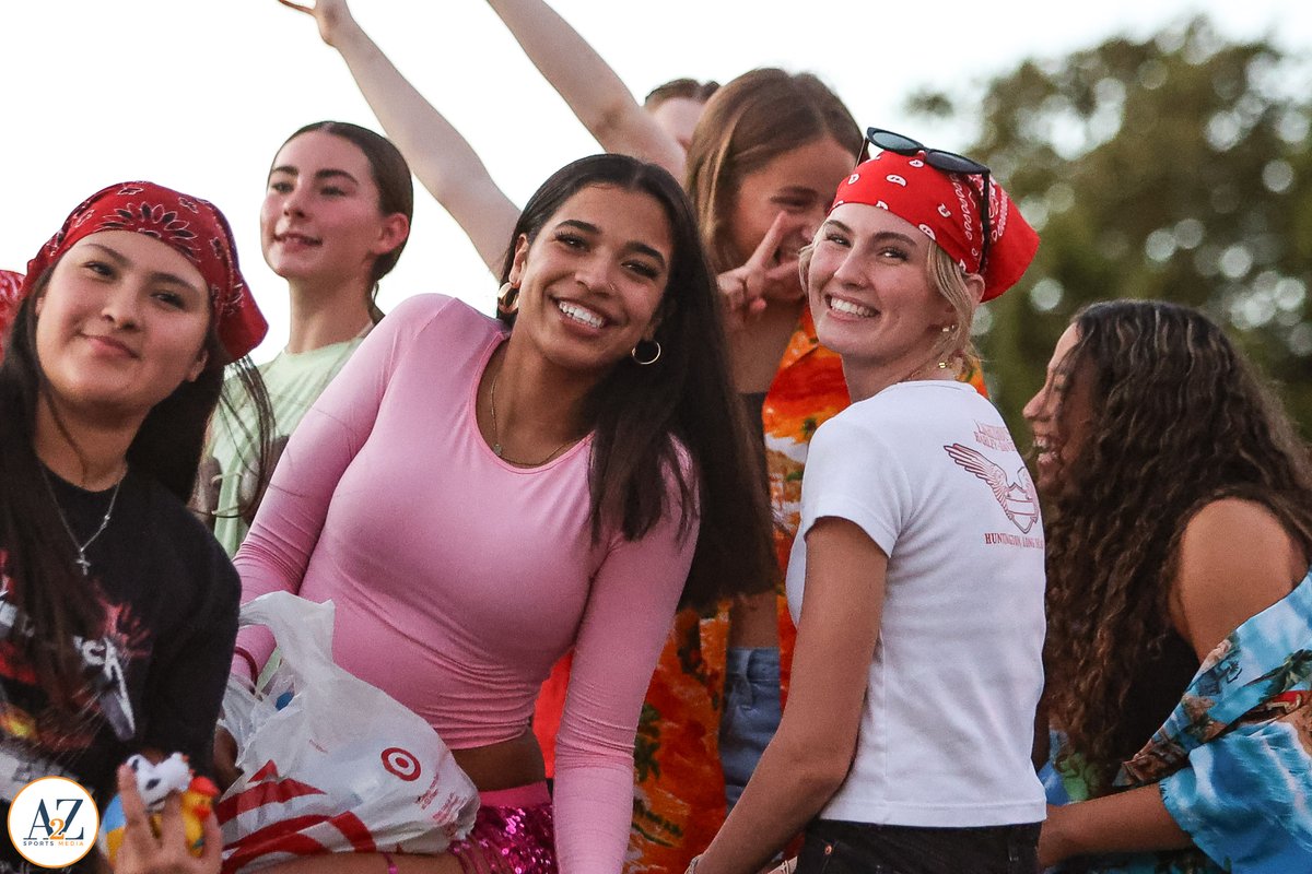A2ZSportsMedia's tweet image. Moments from the homecoming parade.
@1RoUSeFB @RouseRaidersVB @RouseGirlsBball @RouseGirls @RouseSoccer @RouseBasketball @golf_rouse @Rouse_Softball @rouse_baseball @RouseSwim @rousesportsmed @RouseWrestling @RouseRoyals 
more photos on a2zsportsmedia.pixieset.com