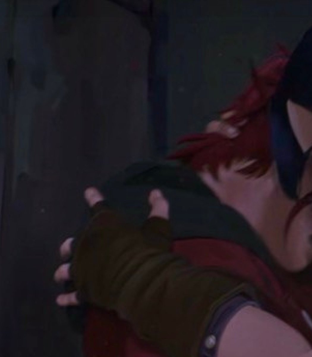 the way caitlyn supports vi's head here... she's so careful and gentle with her 😭