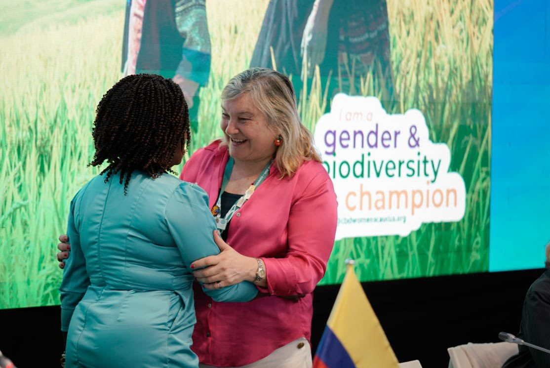 ONUMujeresCol's tweet photo. #COP16Colombia #ForoDeMujeres
@mnvonumujeres, dir. de @ONUMujeres para las Américas y el Caribe: “Se debe hablar de protección a las defensoras del ambiente, metas e indicadores concretos de acción y los mecanismos de financiamiento para las mujeres en la biodiversidad ” https://t.co/aNe53xk9Ww