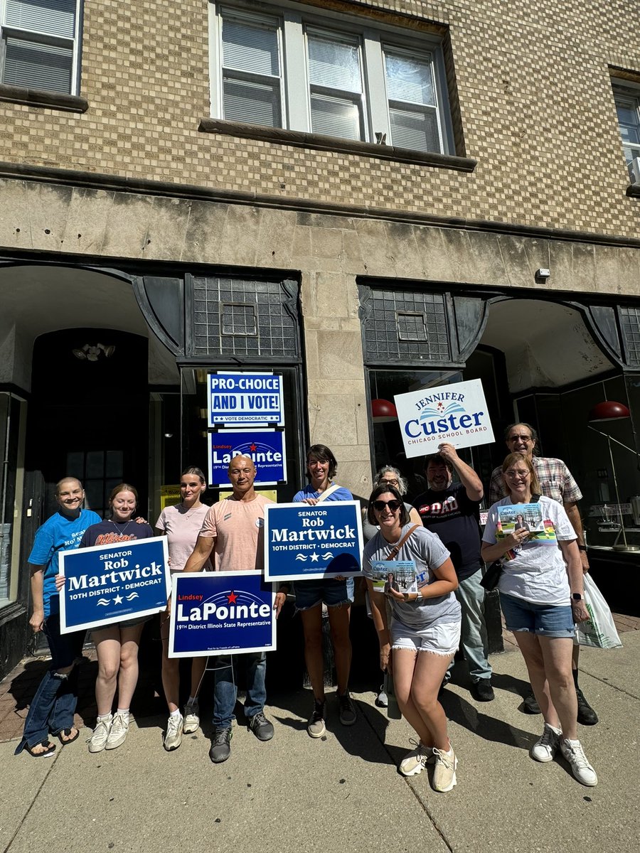 📋 We’ve been busy in the 38th Ward getting out the vote for Senator @RobertMartwick, State Representative <a href="/LaPointefor19/">Lindsey LaPointe</a>,  Jennifer Custer for Chicago Elected School Board and the whole <a href="/cookcodems/">Cook County Dems</a> slate 💪