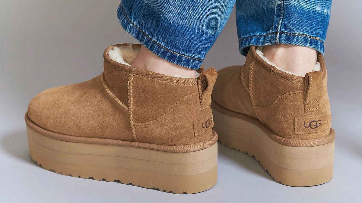 UGGの厚底ムートンブーツ絶対脚盛れるやつ！ルーズソックス合わせ可愛い！