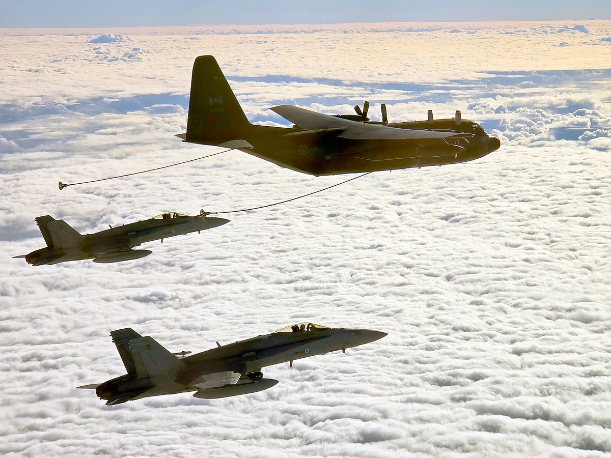 ARC_RCAF's tweet photo. Un CC-130HT du #435esc a volé plus de 55 heures lors de l'exercice #CobraWarrior plus tôt ce mois-ci, ravitaillant des F35-B du @RoyalAirForce 📷, des F/A-18 du @FinnishAirForce 📷 et nos CF-188 de l’@ARC_RCAF 🇨🇦. #VendrediChasseurs #AmisPartenairesAlliés #PlusFortsEnsemble https://t.co/uOlA4slhc8