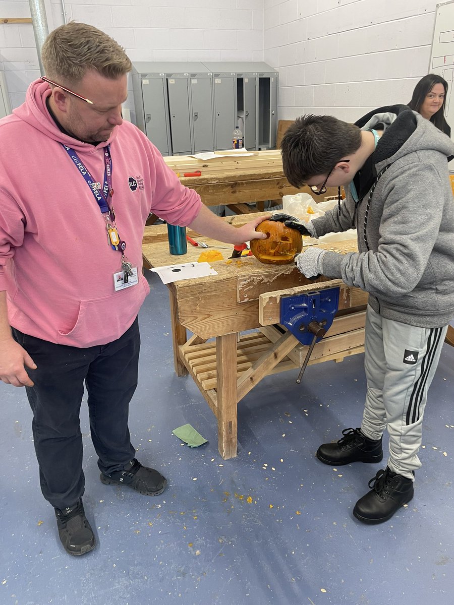 pauline_heeley's tweet image. Some 🎃 fun in the workshop for our #SkillsForEmployment students this week @SLCek Happy Halloween! 👻 💀🎃 @apignat1 @StellaMcManus