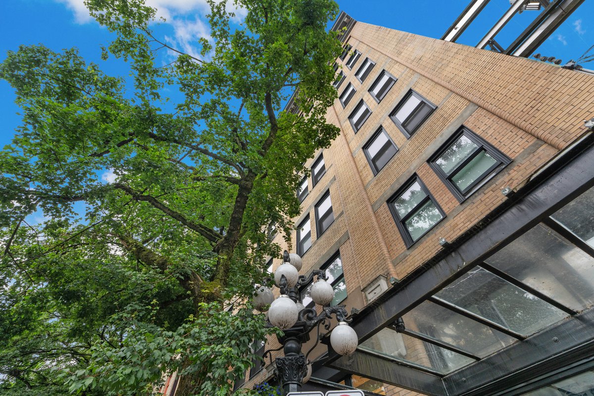 Vancouver RealEstate tweet media