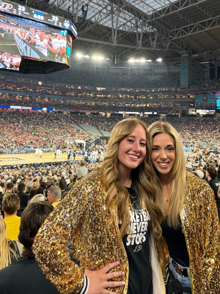 It’s me, hi! 👋🏼 Just a girl wanting to surprise my sister, niece and mom with tickets to the concert! Three generations of Taylor Swift fans from Indy. We have our dancing shoes ready!! 💃🏼 🎶 #FortheShoe