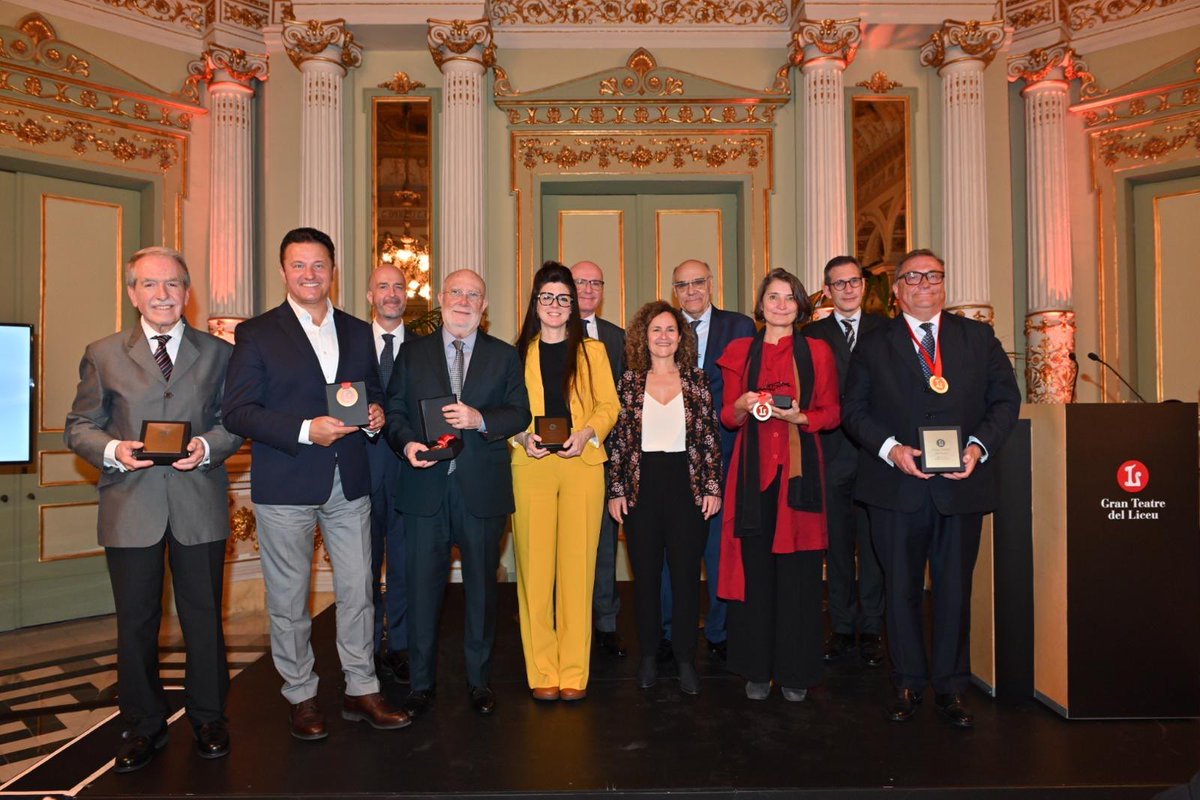 Avui, Dia Mundial de l’Òpera, el Gran Teatre del <a href="/Liceu_cat/">Gran Teatre del Liceu</a> ha lliurat les Medalles d'Or 2024 a persones i entitats que treballen amb dedicació pel reconeixement i promoció de la cultura.

Enhorabona a tots els guardonats i gràcies per la vostra valuosa aportació!