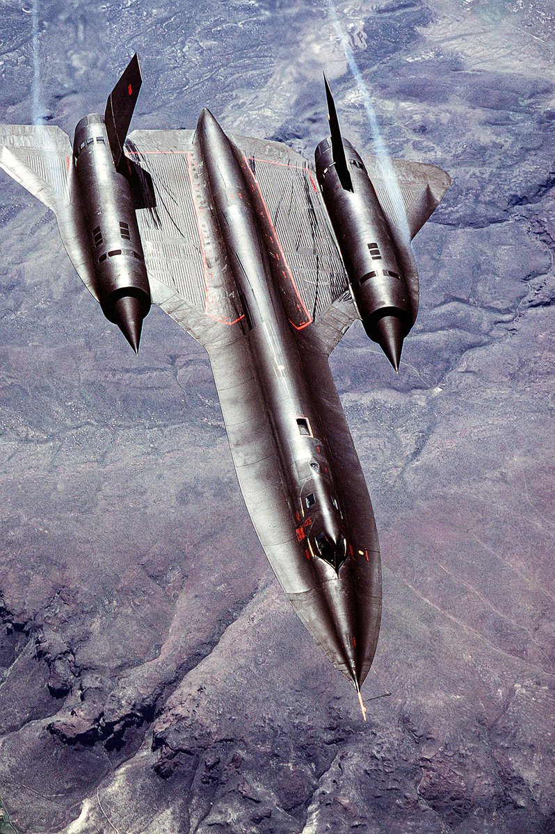 kadonkey's tweet photo. 🦨 Lockheed SR-71A (michael haggerty) https://t.co/iljHLhXlMC