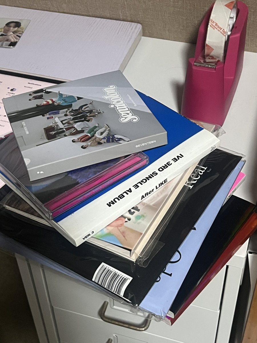 holorens's tweet photo. major qs/decluttering !

- unsealed incomplete inclus albums = 250 php ea

tags. seventeen svt exo kyungsoo ive red velvet rv le sserafim fts rose face the sun fmr feel my rhythm fearless henggarae attacca semi colon after live love dive an ode like water seventeenth heaven https://t.co/lJkrDyUAOB