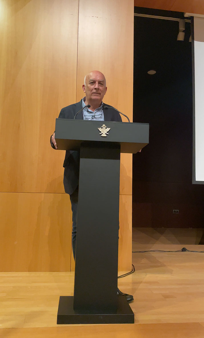 Ayer fue la presentación de “La Visitante”, el cortometraje de terror del director malagueño Tony Morales,  en la Biblioteca de Alhaurín el Grande. 

Nuestro director,  Eloy Moreno, estuvo presente ya que la Escuela patrocina este proyecto producido por <a href="/heqate/">Héqate Producciones</a>.

#MadeinAE