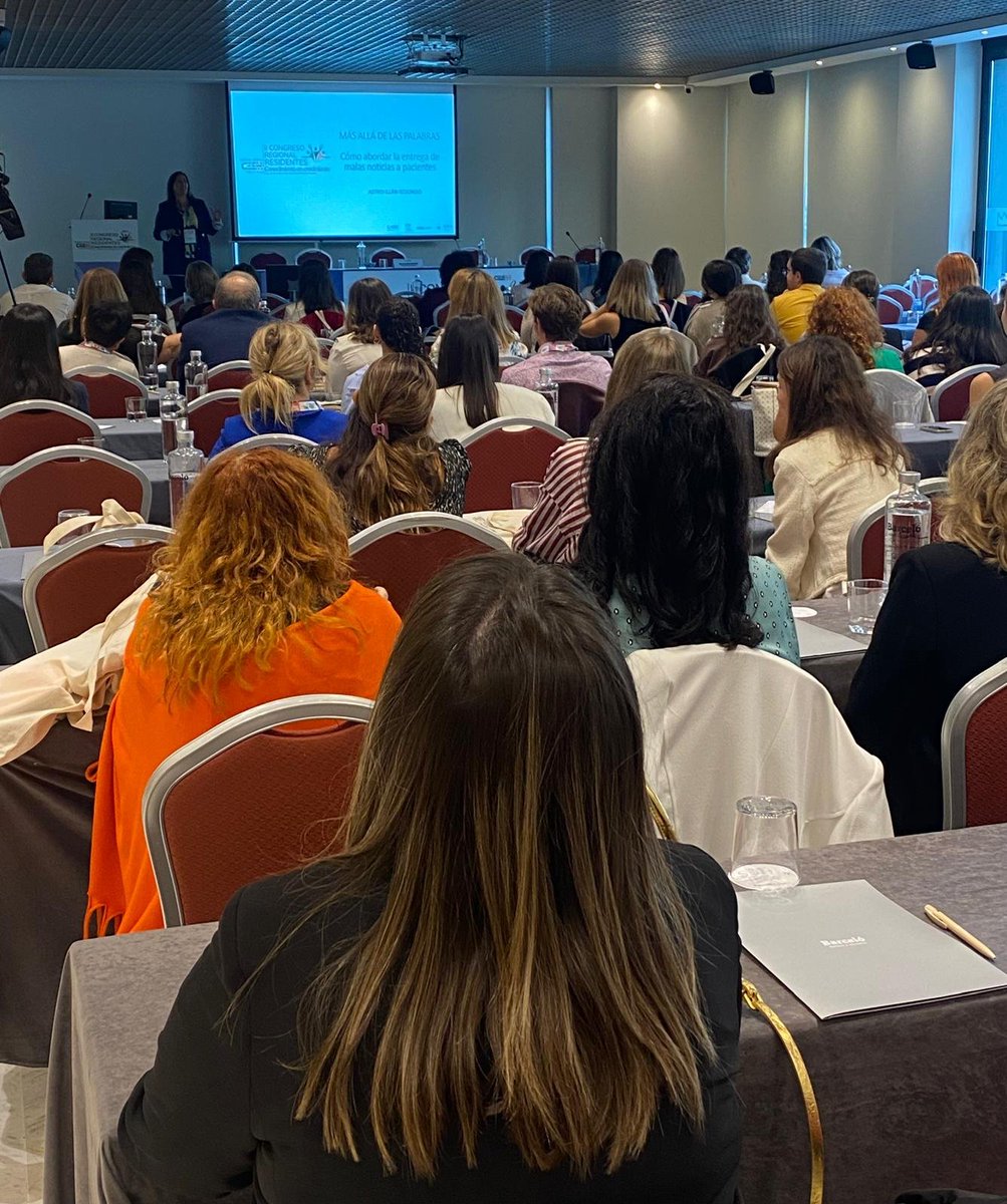 Porque no es lo mismo una mala noticia que una noticia negativa, aprendemos cómo comunicarnos con los pacientes y a humanizar la asistencia sanitaria en la ponencia de <a href="/AstridIllan/">Astrid Illán</a>, psicóloga y docente

Seguimos aprendiendo en el #IICongresoResisCESMMur