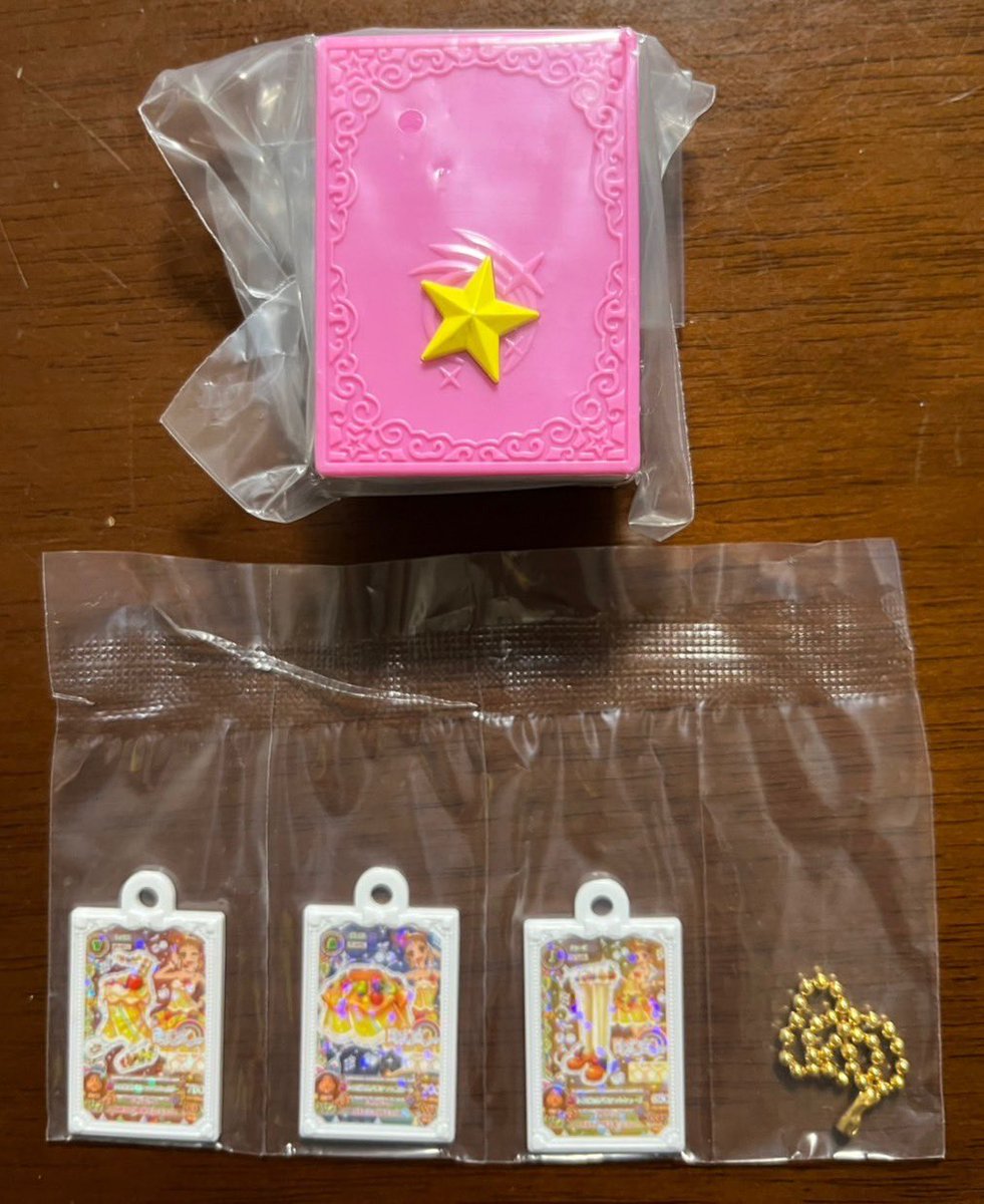 choco___jk's tweet photo. @vea__oo25 @1 検索から失礼致します。
当方、画像のおとめちゃんのカードチャーム所持しております。いちごちゃんのカードチャーム求めているのですが、交換は可能でしょうか？
ご検討よろしくお願いいたします。 https://t.co/oNheWs1wpg