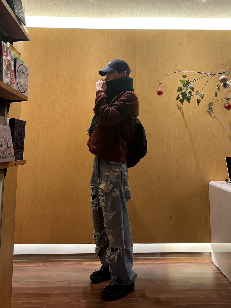 _mydoor's tweet photo. 카이 사복이
왜 이렇게 섹시해 https://t.co/vKNJ9K0pdn