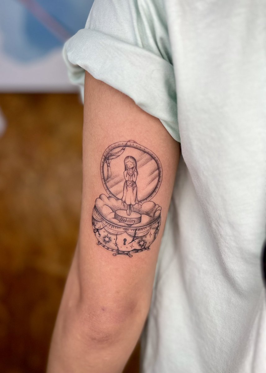 myxchanel's tweet photo. New ink inspired by my favorite song from one of the greatest albums of all time, Melodrama by @lorde 💙

Designed in collaboration with @sawayamadoll 
Inked by Angel of Pintadon Studios https://t.co/6JOK43xEWA