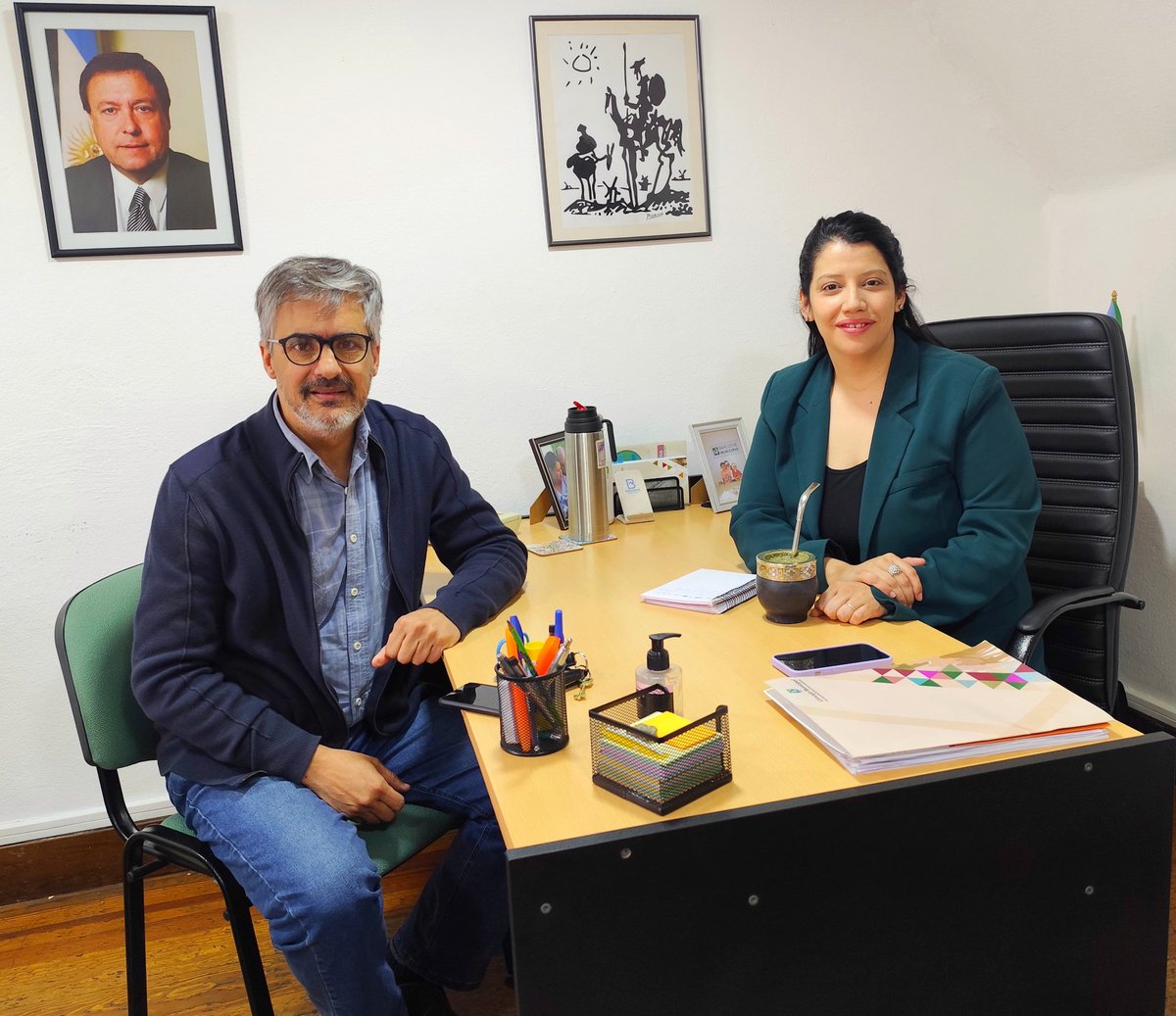 natalialmona's tweet photo. Estuvimos charlando con mi compañero y legislador @CarlosValeri_ sobre distintos temas de #Bariloche y #RíoNegro. 

Siempre es positivo intercambiar ideas y opiniones con Carlos. Linda y productiva reunión. Gracias por la visita! https://t.co/jdWDOqZvzC