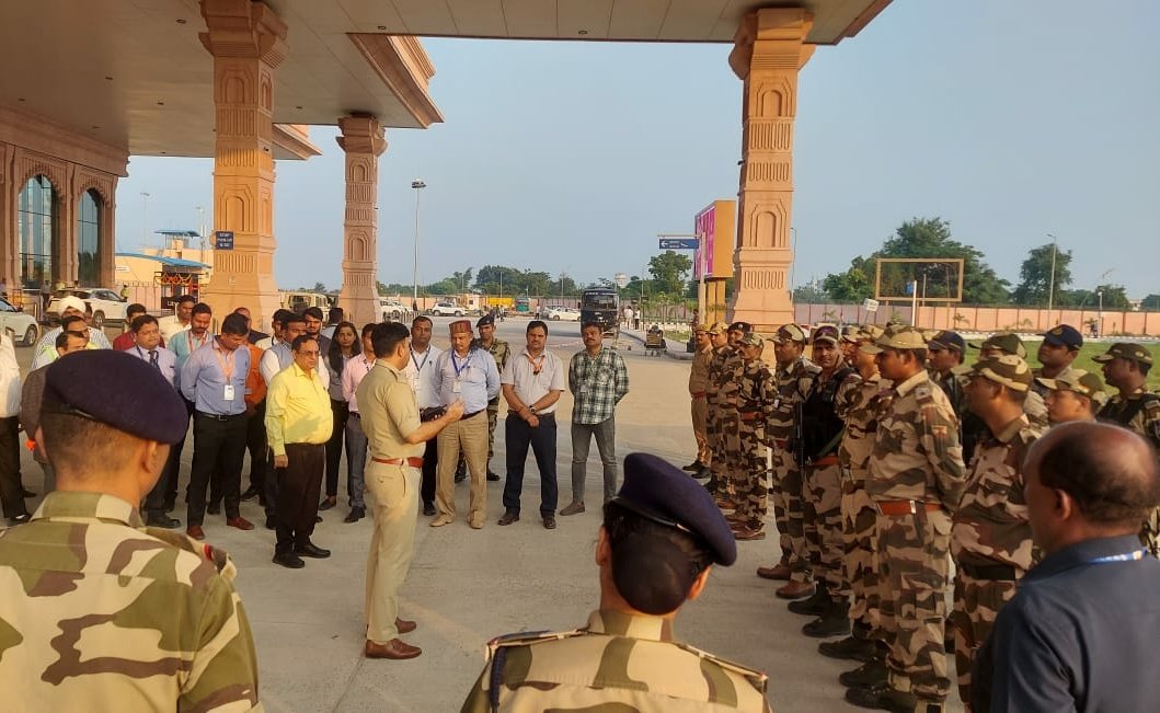 aai_ayodhya's tweet photo. Annual bomb threat mock exercise conducted at MVI Airport Ayodhyadham today .
#rednr #cisf https://t.co/PNxNHfVLLZ