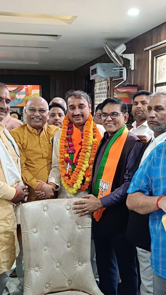 rajendrambjp's tweet photo. फूलपुर उपचुनाव प्रत्याशी श्री दीपक पटेल जी के नामांकन यात्रा में उपस्थित रहा
@BJP4India @BJP4UP @kpmaurya1 https://t.co/h0zoB2Y3BH