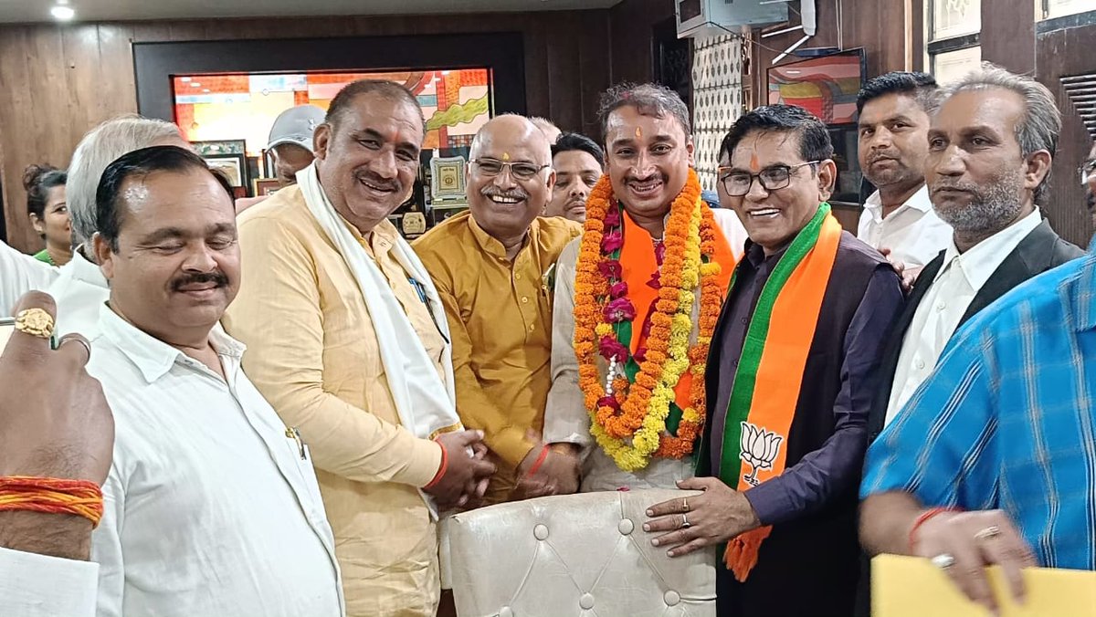 rajendrambjp's tweet photo. फूलपुर उपचुनाव प्रत्याशी श्री दीपक पटेल जी के नामांकन यात्रा में उपस्थित रहा
@BJP4India @BJP4UP @kpmaurya1 https://t.co/h0zoB2Y3BH
