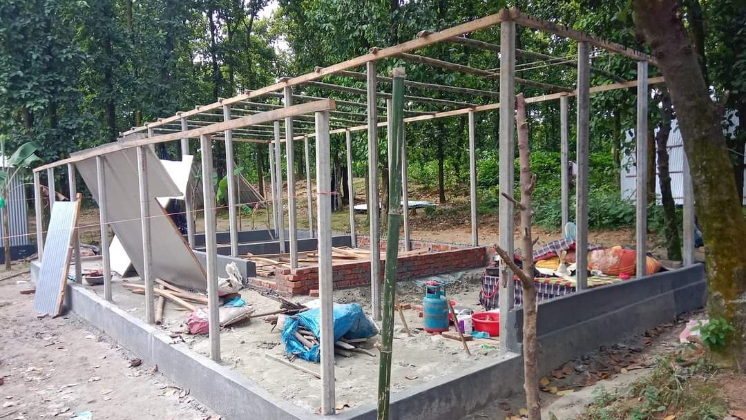 কালিয়াকৈরে উচ্ছেদ আতঙ্কে নিজ উদ্যোগেই সরিয়ে নিচ্ছে স্থাপনা