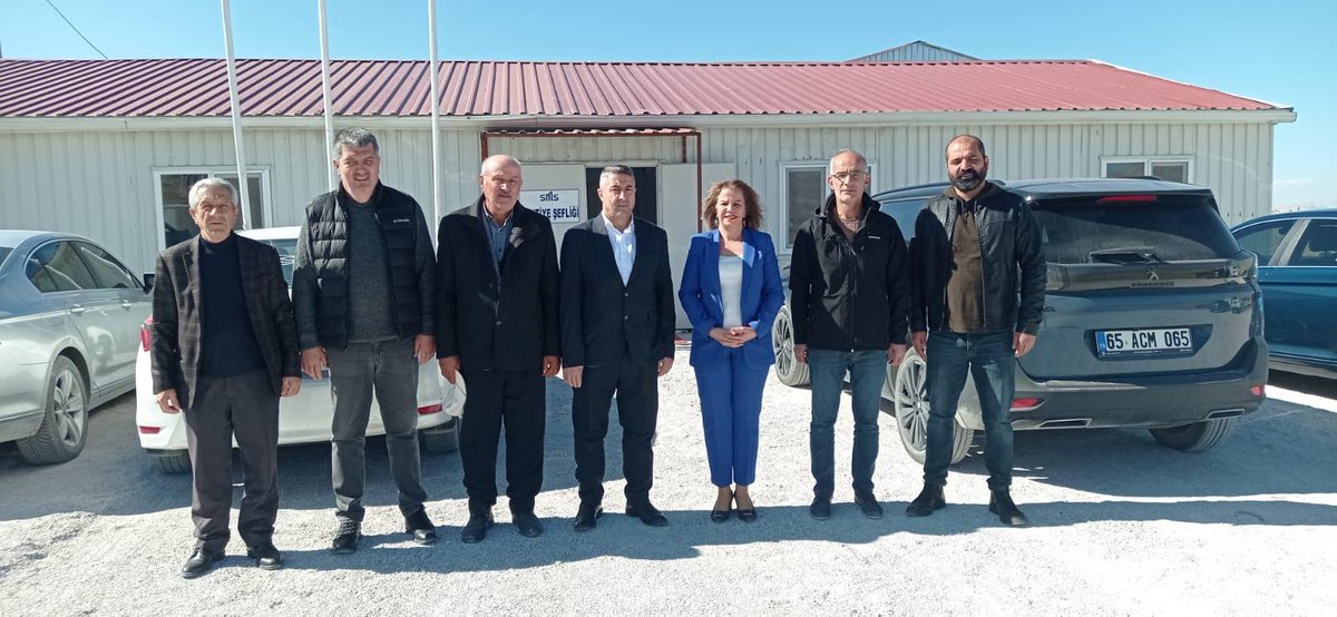 Van Ticaret İl Müdüresi Derya Ayaydın ile  Van Esob ile Birlikte Yeni Yapılmaya Başlayan Vangölü Orta Ölçekli Sanayi Sitesi Ziyaretimizde Yapılan İş yerleri Hakkında Detaylı Bilgi veren Başkan Fahri Solmaz   Teşekkür ediyorum