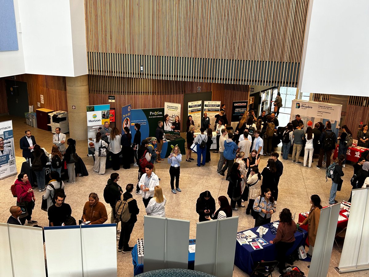 uOttawaPharmD's tweet image. What an incredible First Career Fair for the #PharmDinFrench! Congratulations to the organizers and a huge Thank You to our partners for their invaluable support. Together, we're paving the way for future healthcare professionals @uOttawaMed @capsinational
