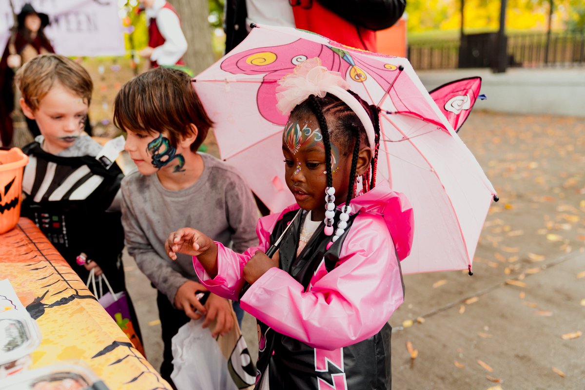 Join us for a fun-filled day of trick-or-treating and activities with your favorite neighborhood groups! It’s FREE, open to everyone, and costumes are highly encouraged. Don’t miss out on the Halloween fun! 🎃👻

🐈‍⬛Oct 31, 4-6pm @ Lansburgh Park