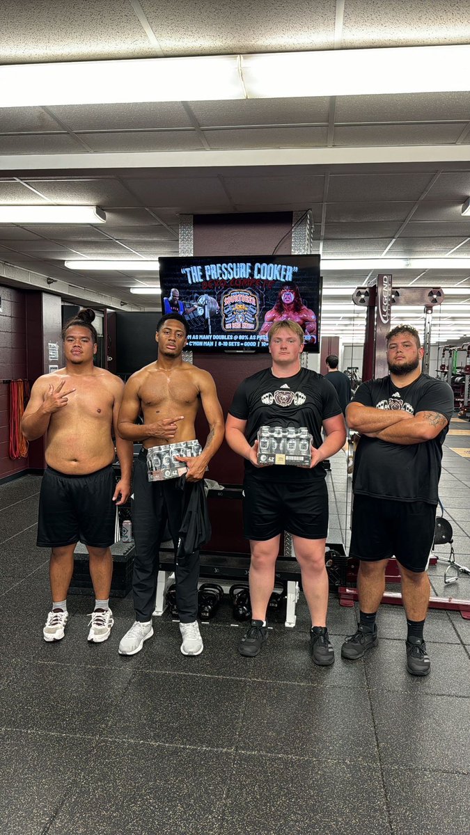 Champions of “The Pressure Cooker”!💪🏽🏆#SQUATOBER <a href="/RynoMitchell/">Ryan Mitchell</a> <a href="/Ry_Beard/">Ryan Beard</a> <a href="/Coach_Halpin/">Max Halpin</a> <a href="/CoachGBryant/">Greg Bryant</a> <a href="/Chaz_Bracci/">Chaz Bracci, MS, SCCC, CSCS</a> <a href="/JRConrad64/">J.R. Conrad</a>