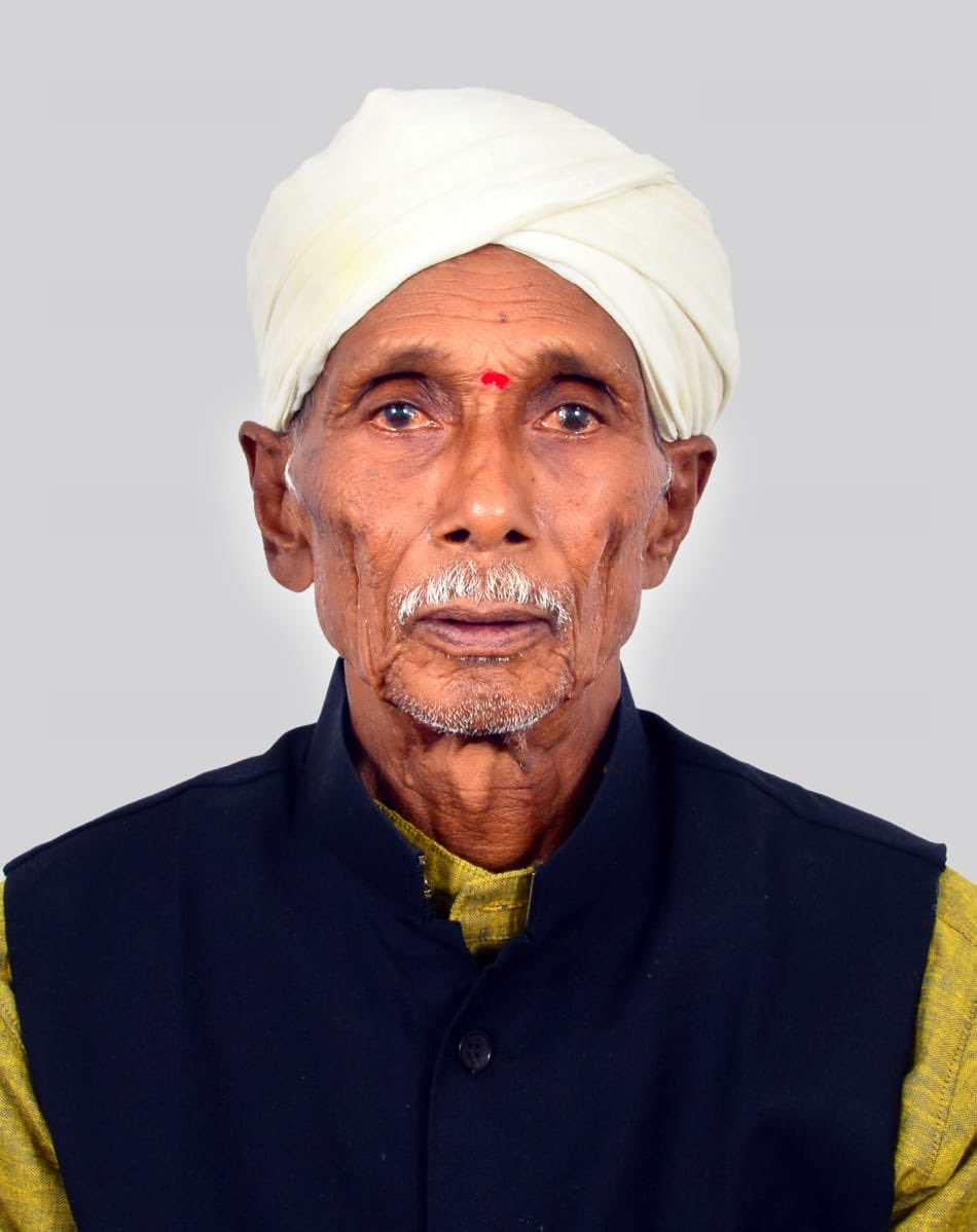 hsinghs48's tweet photo. Padma Shri recipient (2021) Kanaka Raju, 84 year old Raj Gond tribal dance teacher from Marlavai in KB Asifabad district, Telangana died of ill health on Friday (25 October, 2024). He was popularly known as Ghusadi Raju.  @CoreenaSuares2 @KanizaGarari @NewsMeter_In https://t.co/qYBva2omdD