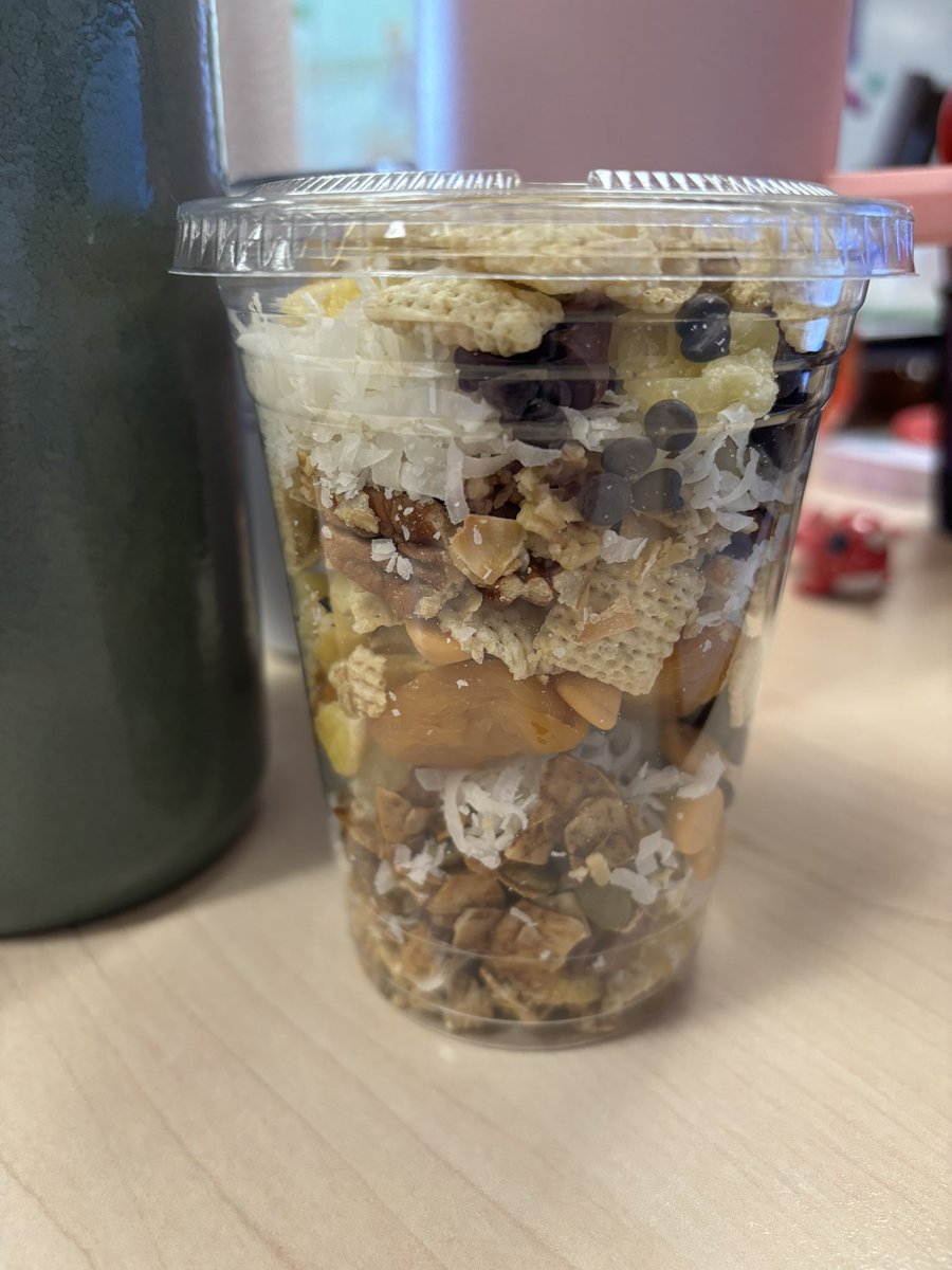 kimberlyared's tweet photo. A trail mix bar! What a fantastic idea from @pto_cp ! Thank you so much for the perfect treat! @CPElem https://t.co/uzxDp06T3a