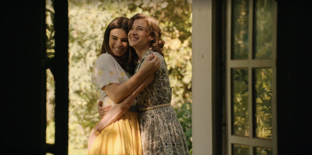 lalunadecartonn's tweet photo. cuando eres pequeña te enseñan que algún día encontrarás un príncipe azul, hoy marta y fina nos enseñaron que a veces algunas personas encuentran a una princesa y que eso también está bien. https://t.co/zAaX6Qpv35