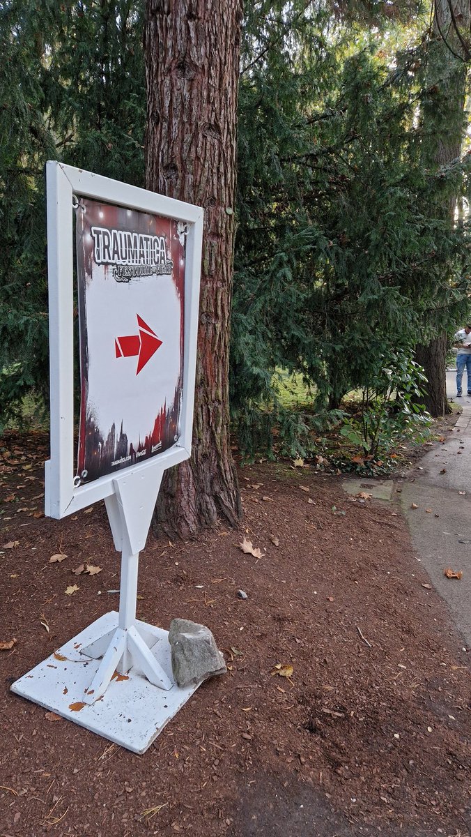 parcalex's tweet image. Prenons les chemins de traverse ce soir... @EuropaParkFR #Traumatica