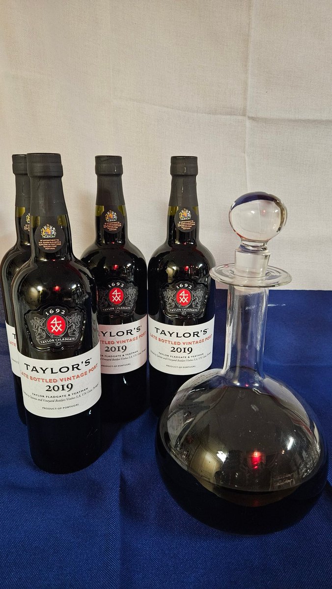 HMSSutherland's tweet image. The Fighting Clan's Wardroom held their first Trafalgar Night dinner onboard in over 4 years.
A good time was had by all on a night of festivities and remembrance.
Thank you to Cdre Large OBE for agreeing to be our VIP and to @ARNORNOC for the bottle of Port.
#F81 #SansPeur #Traf