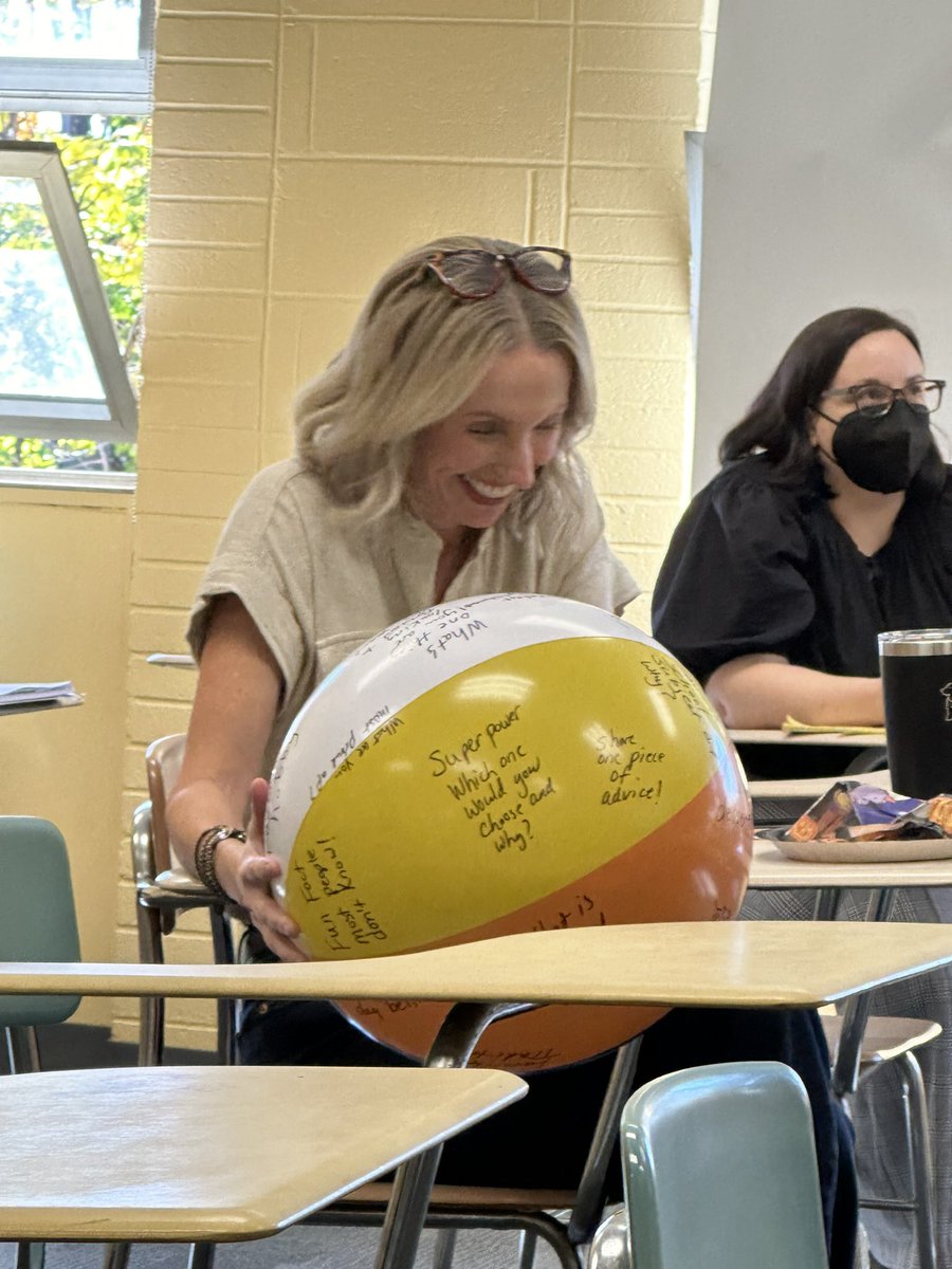 FacultyHarcum's tweet photo. 🎉 Yesterday’s workshop on Culturally Responsive Teaching in Higher Education with @DrLauraMcLaugh1 was a fantastic experience! She brought so much energy and gave us creative, hands-on strategies to make our classrooms more inclusive and engaging for all students. 🌍 https://t.co/bVKDd2swCt