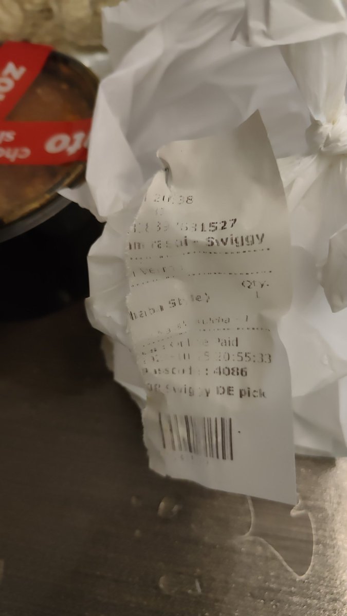 LuckyTweeets's tweet photo. @SwiggyCares this is regarding order id  #188838397681527. I had ordered one egg tadka and 2 Kulcha. You have delivered 2 egg tadka. This is a complete waste of waiting for an hour and getting wrong order. Can you help? https://t.co/A46DcMI5Rv
