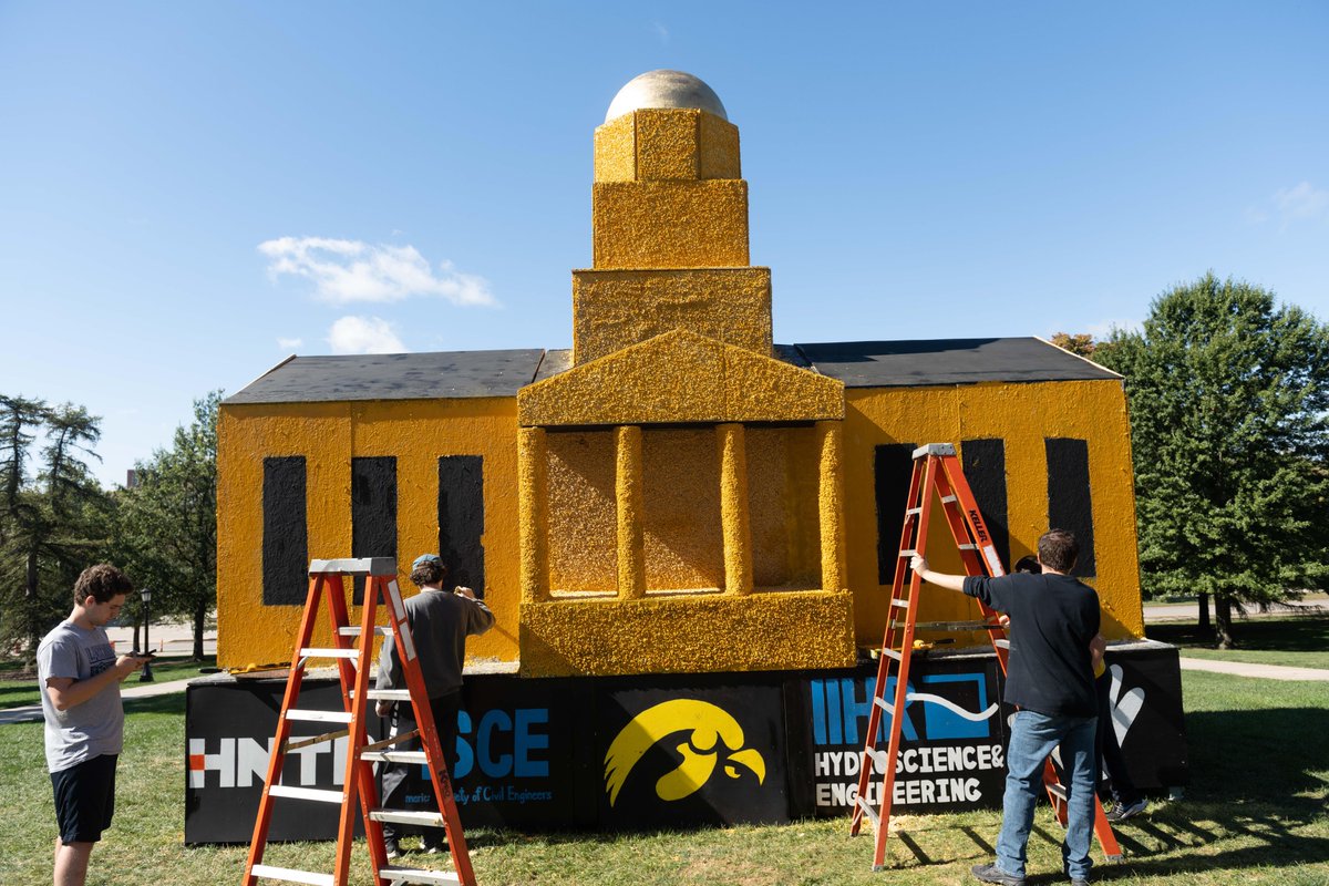 Did you know that the Corn Monument has been a tradition since the early 1900s? The University of Iowa ASCE student chapter helps to build and design the monuments every year! More history on the Corn Monument tradition can be found here: bit.ly/3UlYpGH