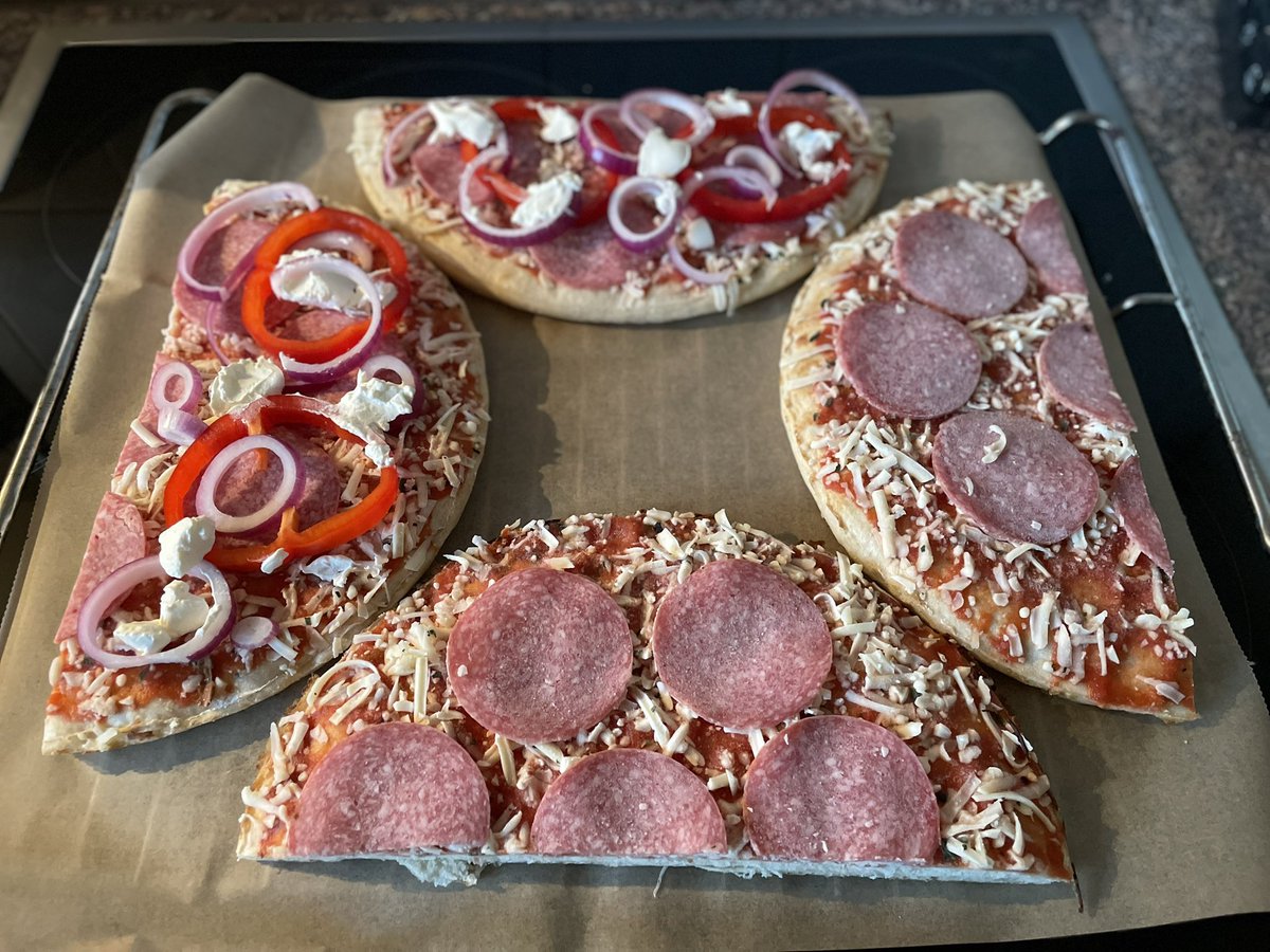 2 Pizzen 1 Rost. 
Ein Food-porn in 4 Teilen.