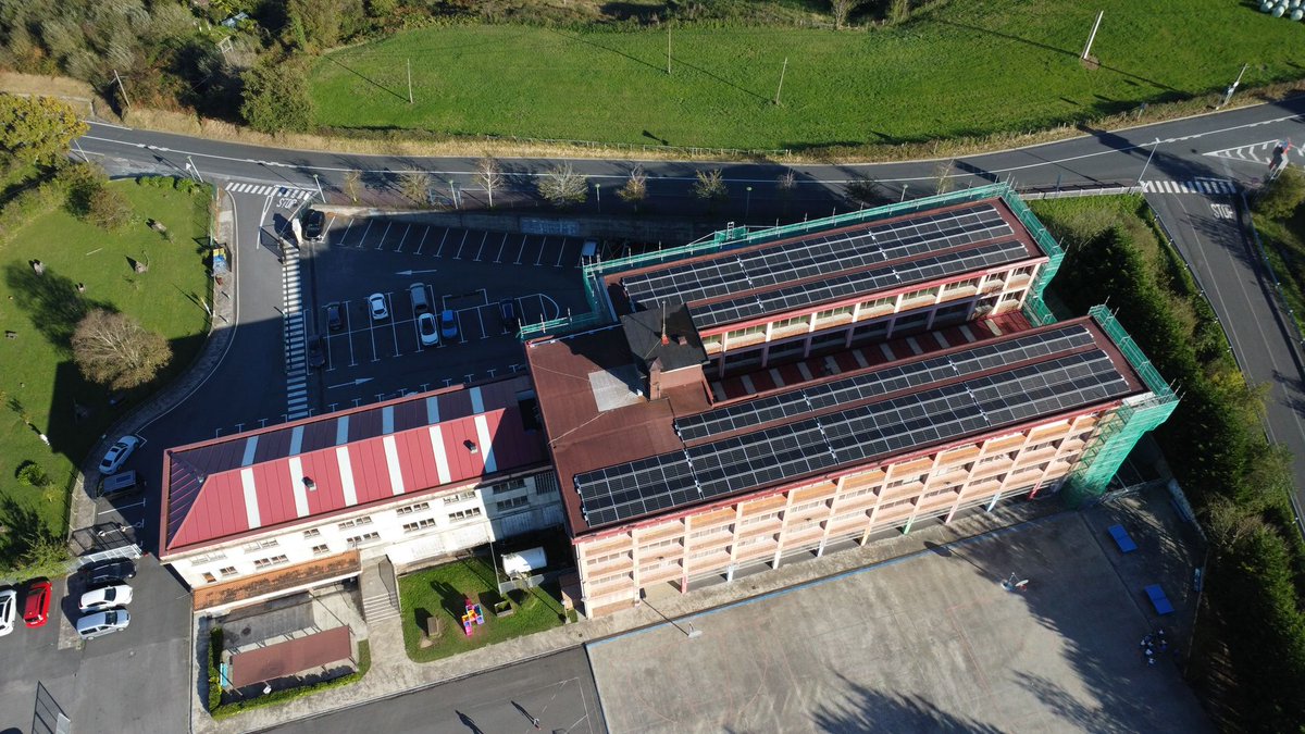 Horrela ikusten du eguzkiak gure lehen autokontsumo fotovoltaiko instalazioa: #Egiluze⚡

Parte izan nahi duzu? 👉 ekiherri.eus

#Orereta #Errenteria #Ekiherri 
#energia #berriztagarria #bertakoa