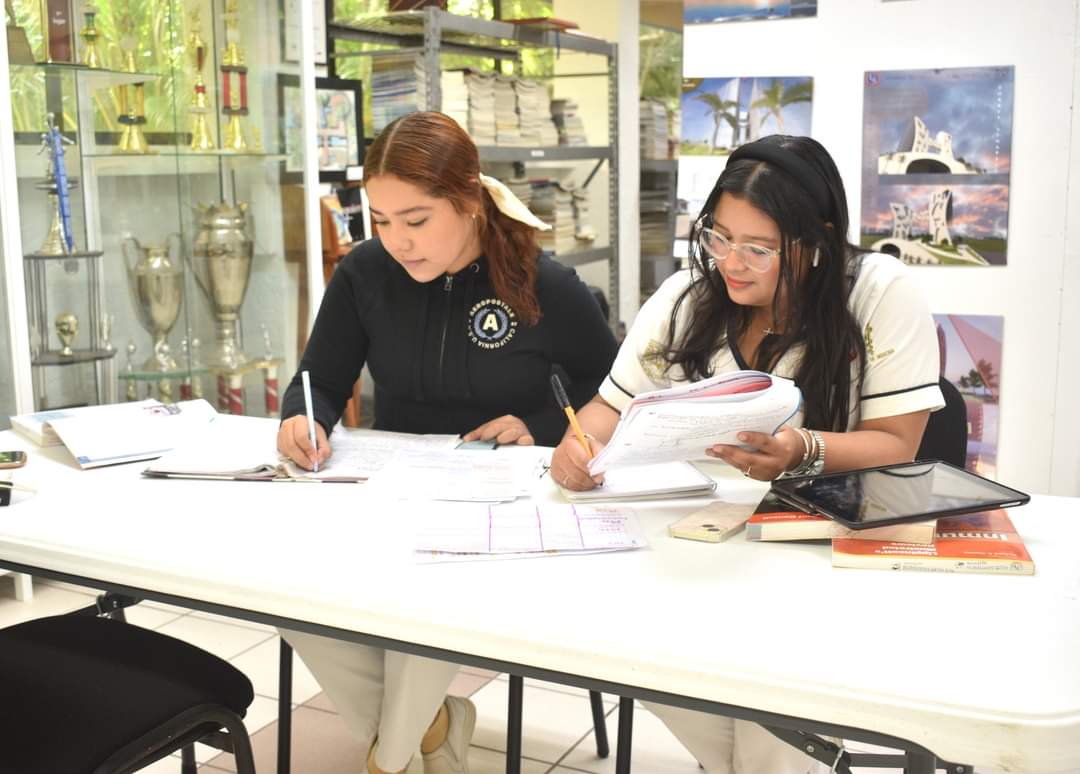 #DíadelasBibliotecas
📚Sabías qué ..?
En la biblioteca de la Universidad de Sotavento existen más de 22 mil libros de consulta actualizada y de reserva y que se encuentran clasificados por las 16 licenciaturas que se imparten en la Universidad de Sotavento.