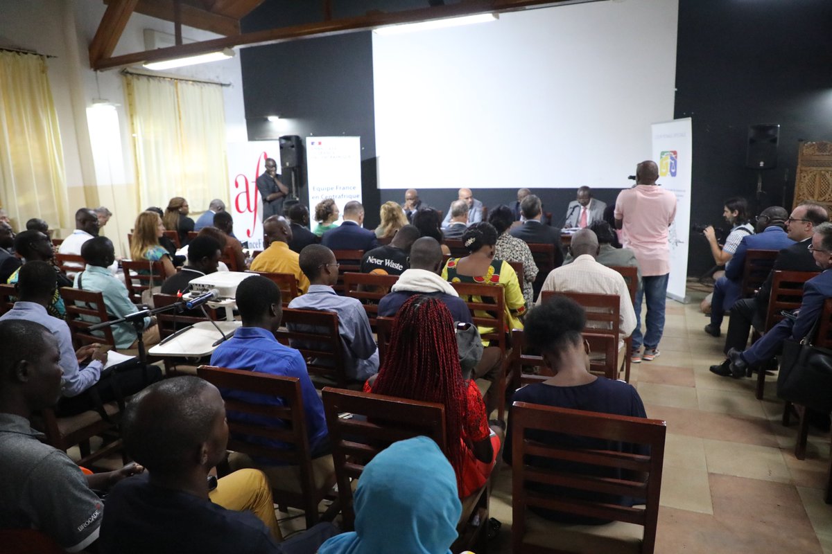 24.10,  2e Journée du Droit en #🇨🇫, en collaboration avec <a href="/cour_penale/">COUR PÉNALE SPÉCIALE</a> soutenue par <a href="/FranceBangui/">La France à Bangui</a> 🇫🇷. Différents experts ont débattu du DIH, de la justice et des réparations, avec des témoignages poignants de victimes. Un pas de + dans lutte contre l'impunité #Justice