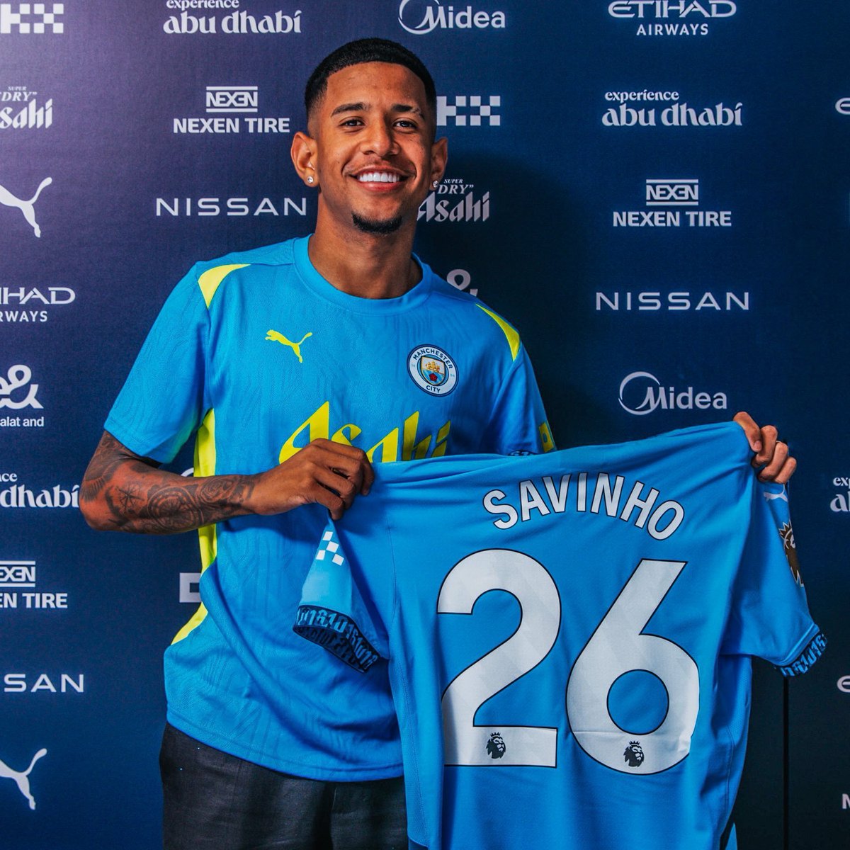 🇧🇷 🇩🇿 

ساڤينهو: 

"لطالما كان حلمي اللعب مثل محرز، سألت ايدرسون عن تدريباته و كيف يلعب و مان يقول لي انه مذهل، لقد كنت اتابعه في البرازيل!

قررت ان أخذ قميصه لأنني اريد ان احمل الإرث الذي تركه هنا." 

<a href="/Mahrez22/">Riyad Mahrez</a>