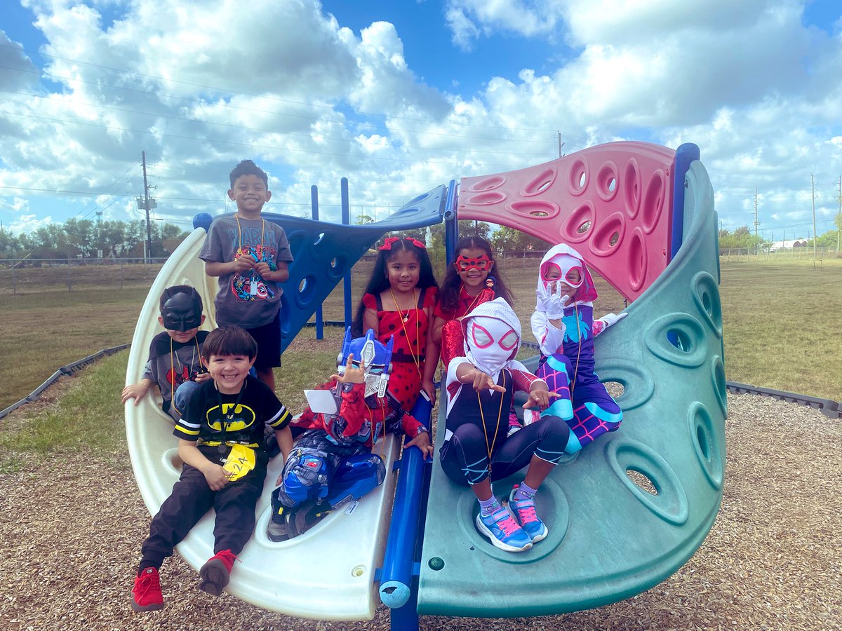 Superheroes say NO to drugs 🦸🏻🦸🏽‍♀️🦸🏻‍♂️ <a href="/hearnehusky/">Hearne Elementary</a> #RedRibbonWeek