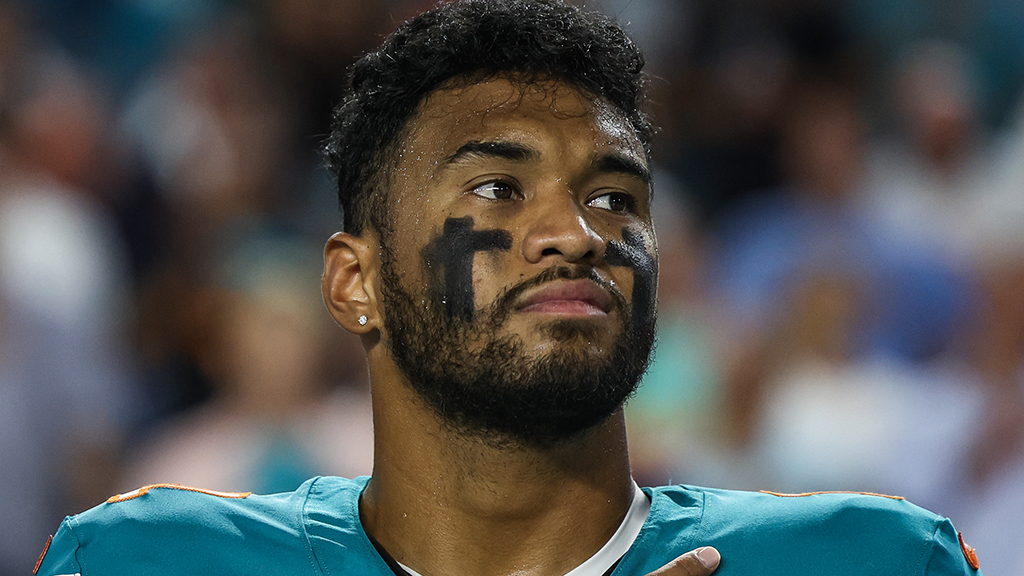AroundTheNFL's tweet photo. Mike McDaniel: "Zero" medical experts recommended Tua Tagovailoa retire from football

https://t.co/tztbalHfbY https://t.co/emZMZNLQPQ