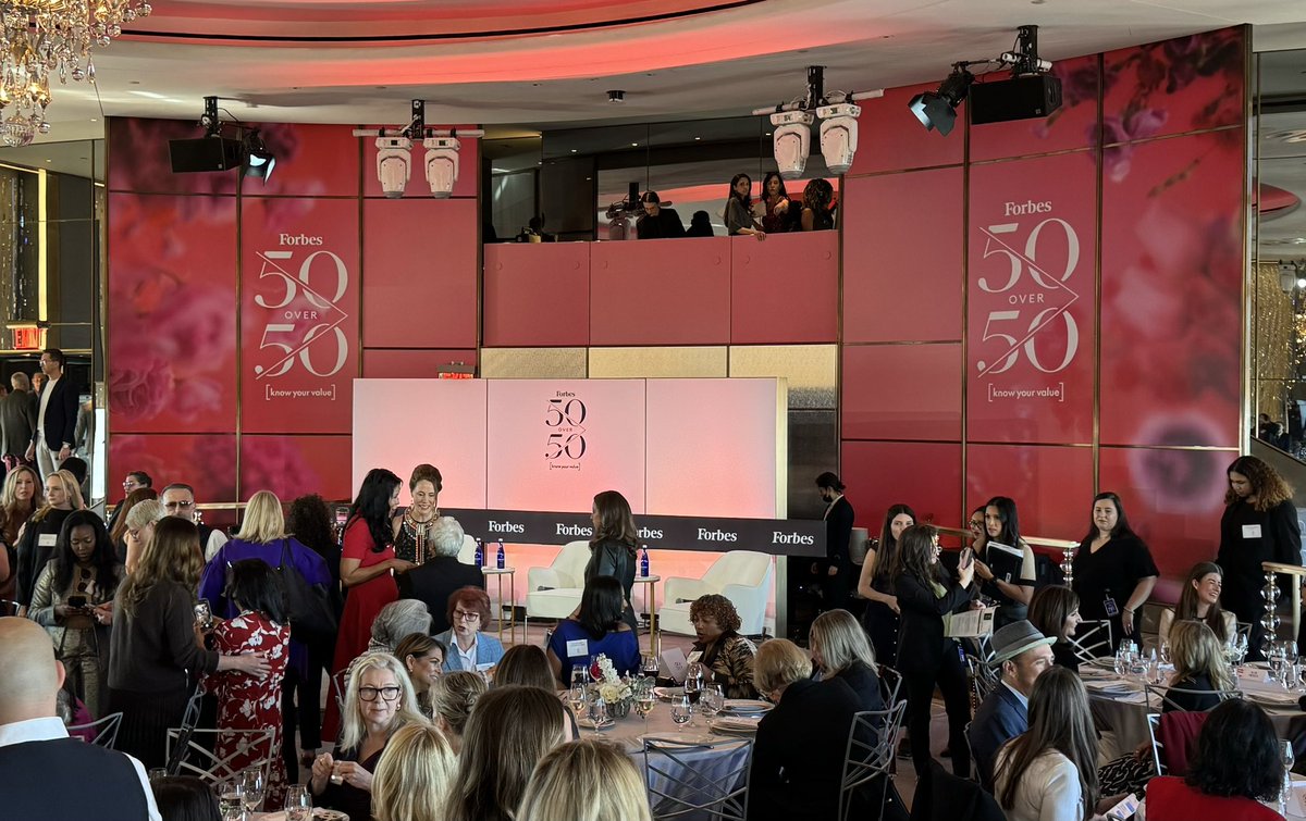 DrKarenKnudsen's tweet photo. What a lovely Friday, joining forces with my fellow @Forbes #50over50 women leaders of distinction for an afternoon of shared experiences and sorority! 
#WomenWhoLead https://t.co/45FXqQ3Uox