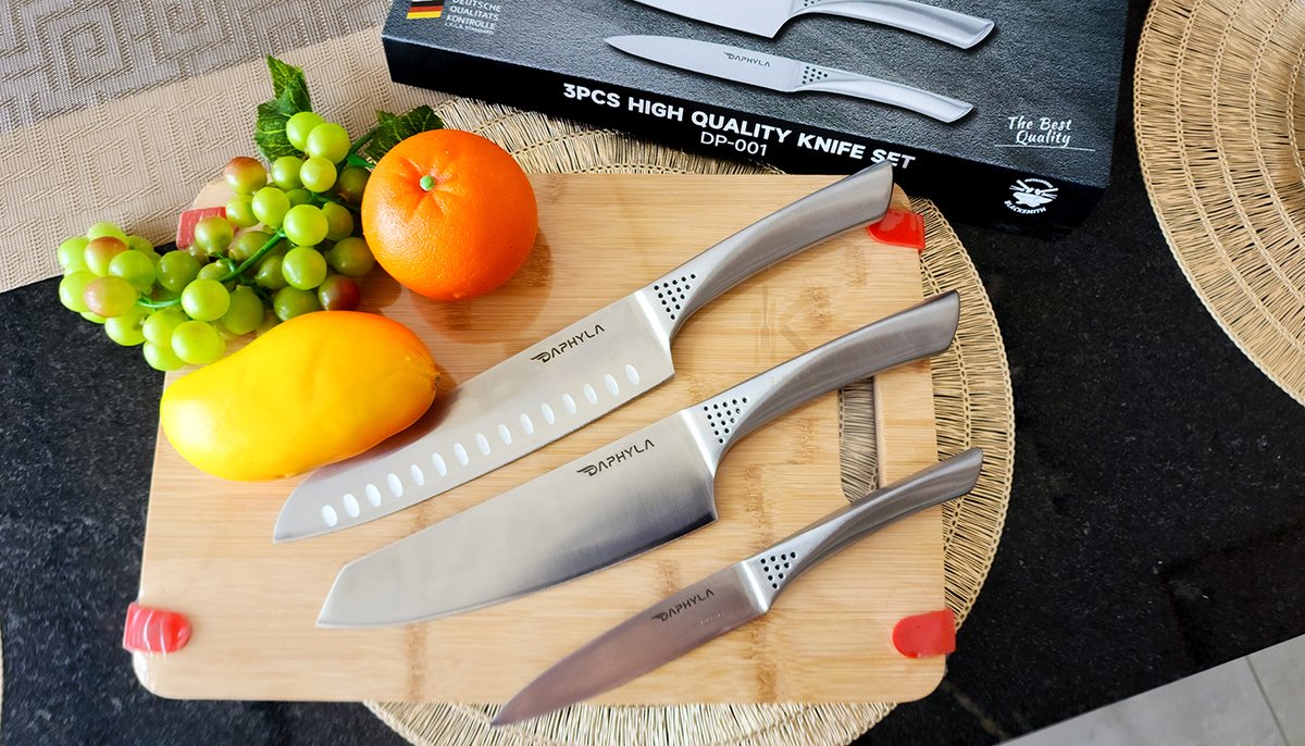 KitchenFlaire's tweet photo. 🔪 Premium 1-Piece Stainless Steel Knife Set!
💥 Razor-sharp blades, corrosion-resistant, and built to stay shiny and sharp with ease.
Includes:
✅ 8" Chef Knife
✅ 7" Santoku Knife
✅ 5" Utility Knife
Ksh 2,900! 🔥
#KitchenEssentials #ChefTools #StainlessSteel #KnifeSet https://t.co/5prIh1cr85