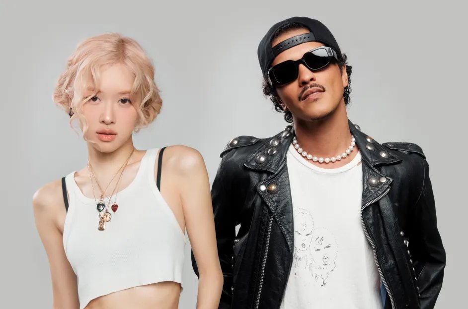 🇬🇧UK OFFICIAL SINGLES CHART

#4 - APT (Rosé &amp; Bruno Mars) 🆕

Rosé bags the HIGHEST PEAK and HIGHEST DEBUT by a female K-pop act and female Korean act. 

CONGRATULATIONS! 🎉🍻

<a href="/numberoneHQ/">numberoneHQ</a> <a href="/AtlanticRecords/">Atlantic Records</a> @theblacklabel #ROSÉ