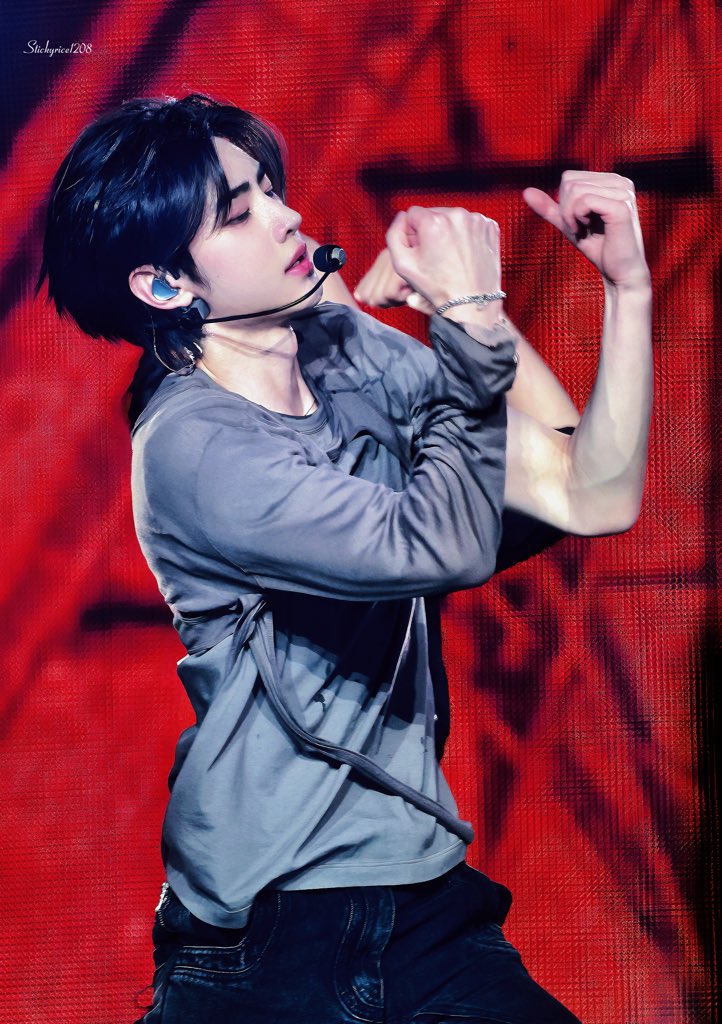 hoonvein's tweet photo. sunghoon's left basilic vein https://t.co/ePDICEee7m