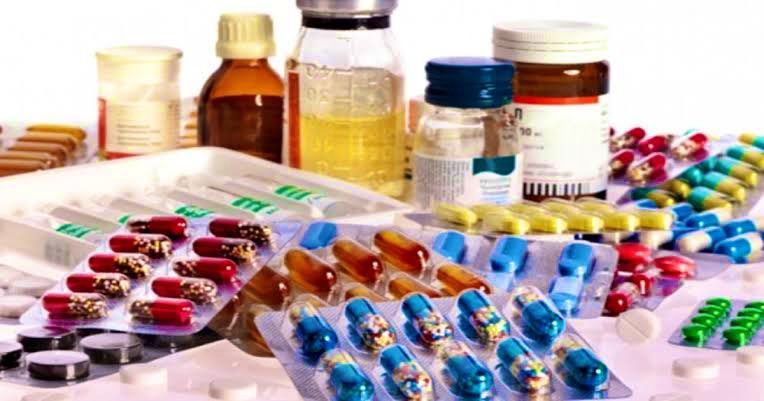 NewsLiberdade's tweet photo. 🚨URGENTE - Governo Lula vai taxar em 60% os medicamentos importados por pessoas físicas! 

MP que isenta medicamentos importados por pessoas físicas perde a validade nesta sexta-feira.  Com o fim da isenção, eles passarão a ser taxados em 60% sobre o imposto de importação. https://t.co/SkYp5oHwii