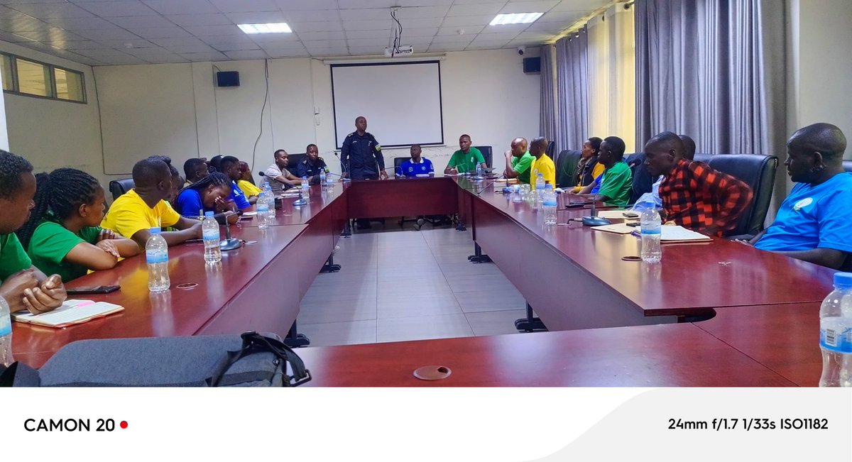 NyabihuRyvcp's tweet photo. Uyumunsi @RwandaYouthVol1 ba @NyabihuDistrict bagize Komite y'Akarere n'Imirenge twagiranye inama yaduhuje na @AMadjid78 RC @RwandaWest warikumwe na DPC, Inama yibanze k'uruhare rw'Urubyiruko mu Gukumira ibyaha no gukemura ibibazo bya HSI @Rwandapolice @RwandaLocalGov https://t.co/eGUCTEfXbx