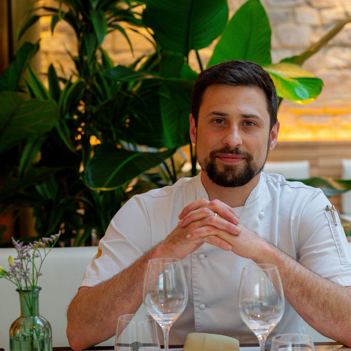 From our garden to your plate🌿Why not join us for lunch in the Walled Garden Restaurant and taste the fresh flavours of our estate grown herbs, beautifully prepared by our Head Chef Alex Greene.
Book now 👉🏻 bookings.alacer.cloud/Lucknam-park/r…
#walledgarden_lucknam #lucknam_park #lovelucknam